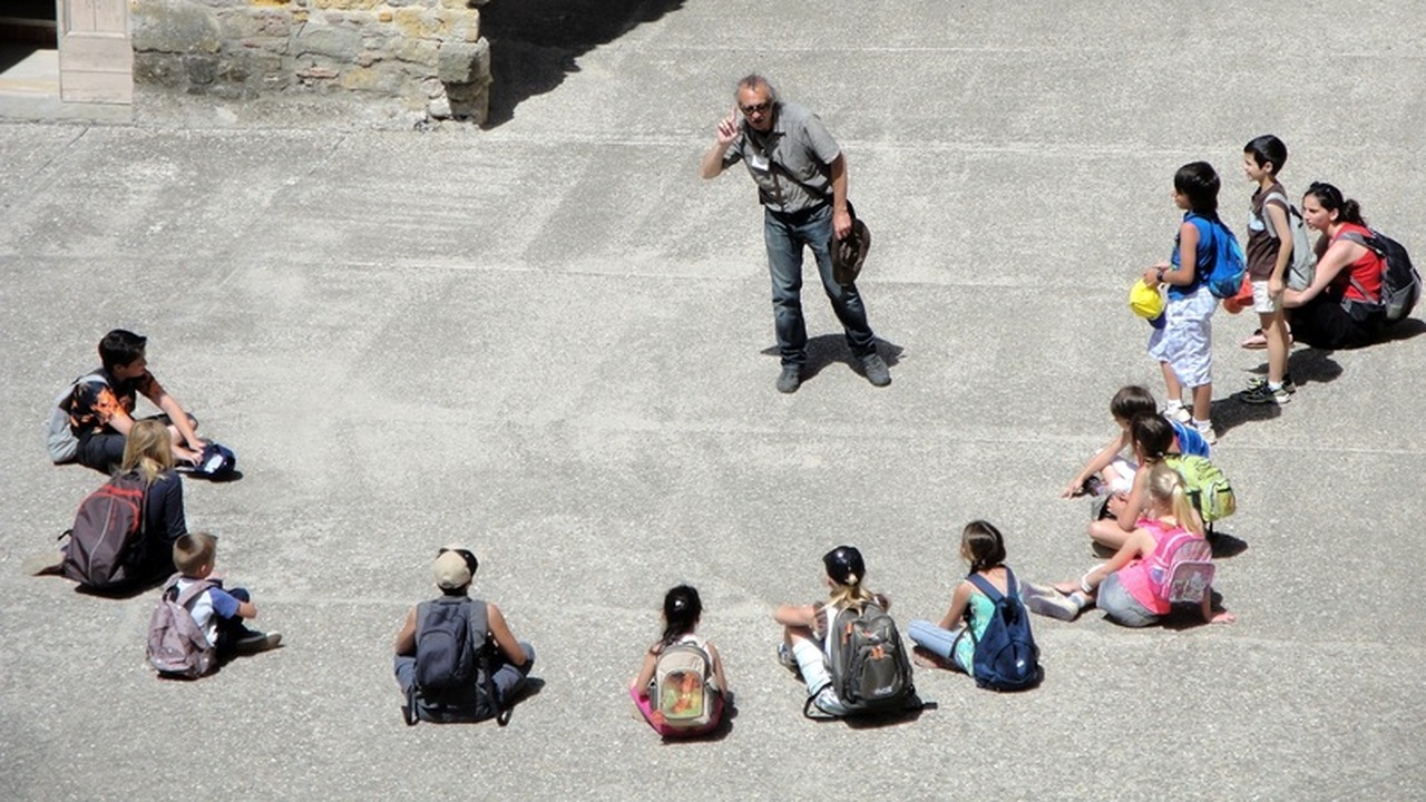 В Крыму состоялось награждение ведущих экскурсо...