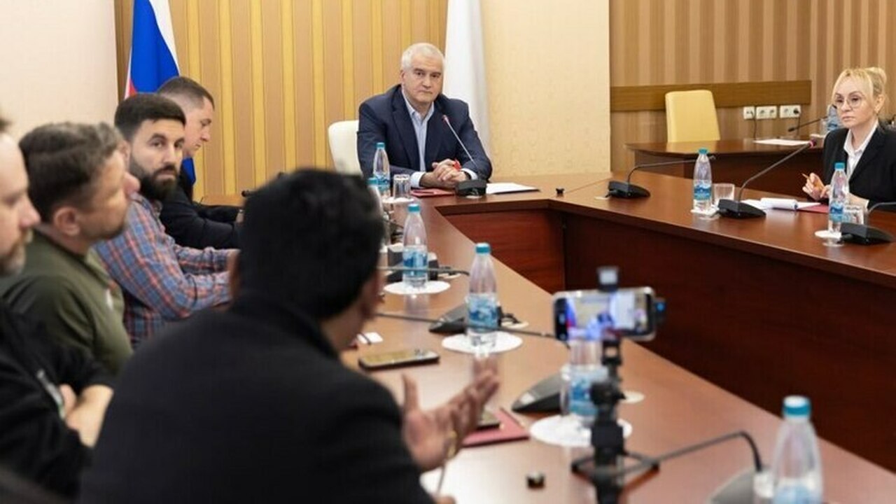 Глава Республики Крым Сергей Аксёнов провел вст...