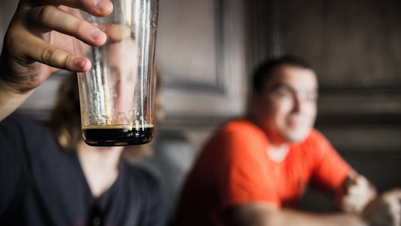 В Великобритании 50-летний тренер по теннису по...