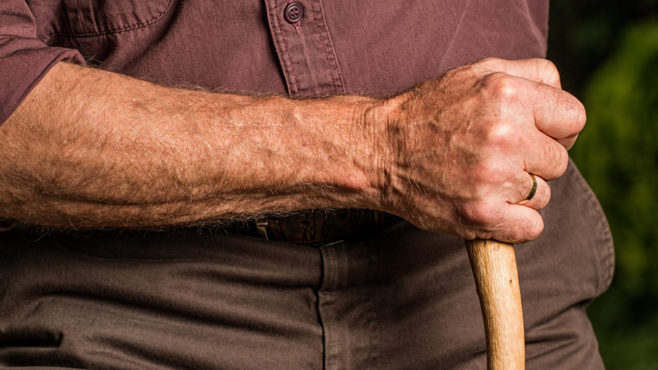 Обычная запись в паспорте может увеличить пенси...