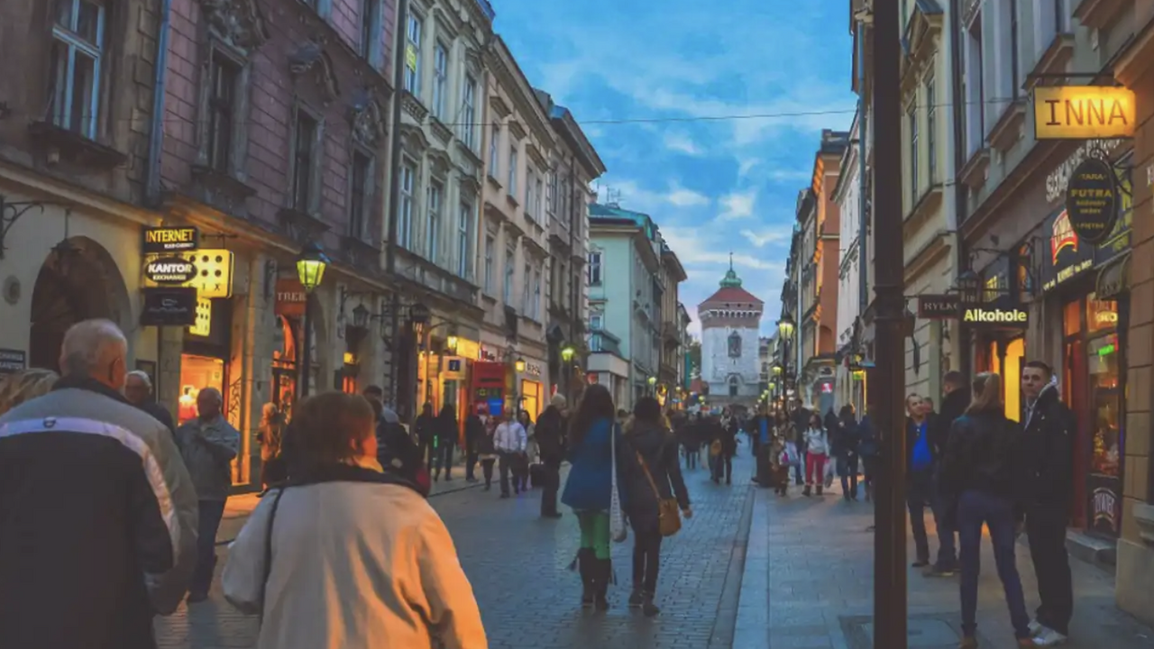 Популярные туристические направления, такие как...