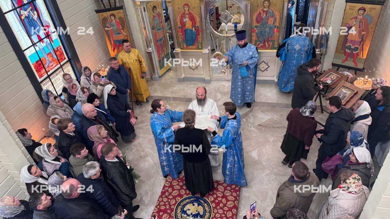 Новый храм Александра Невского открыл двери для верующих под Евпаторией На живописном берегу озера Мойнаки, неподалеку ...