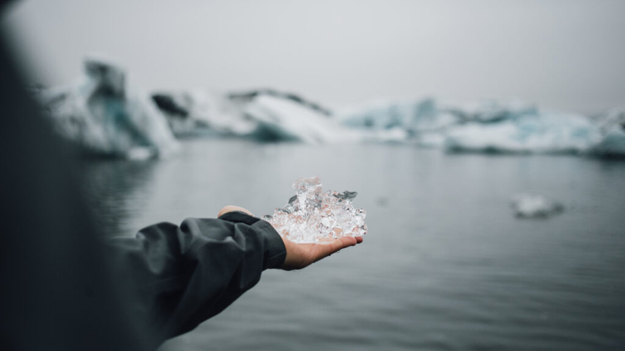Один из крупнейших ледников Западной Антарктиды...