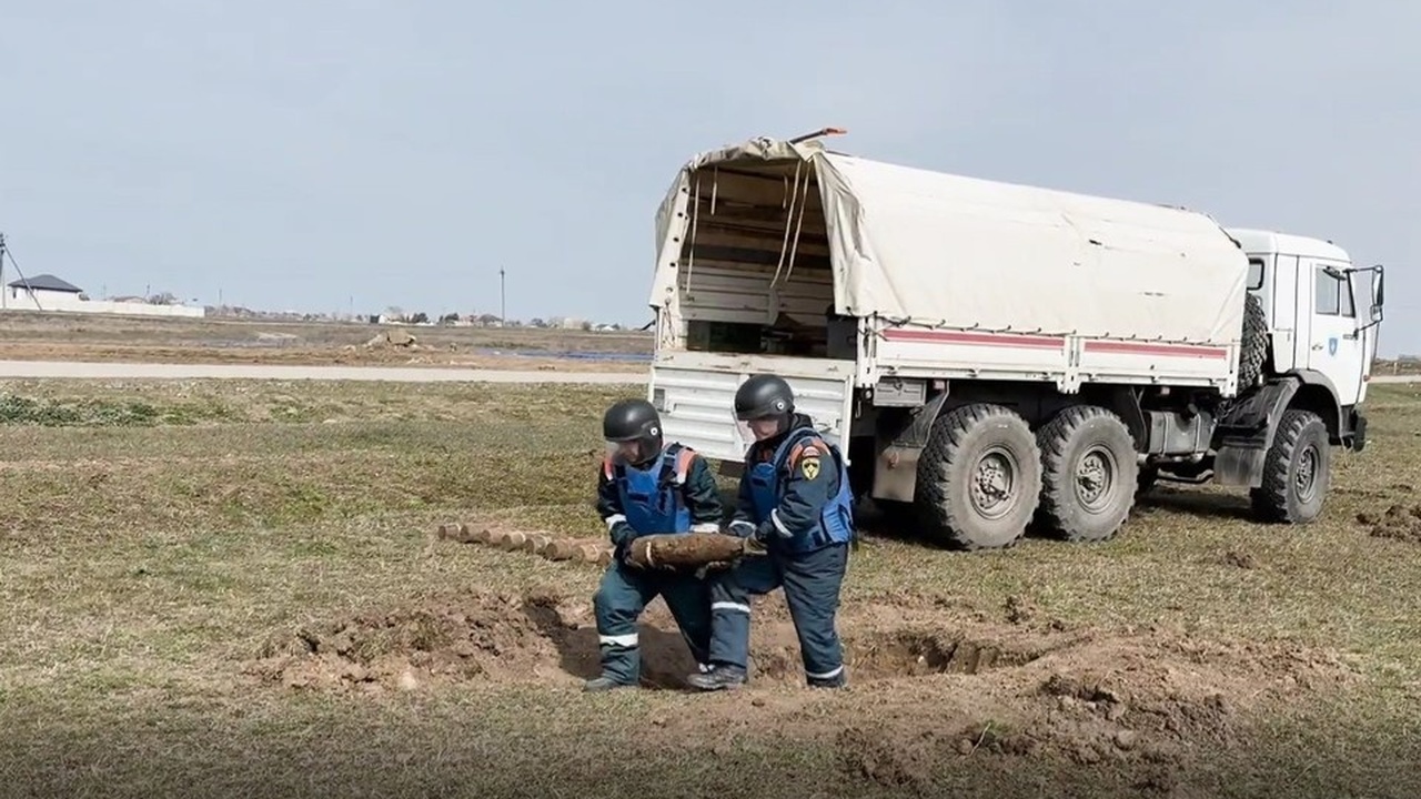 В Ленинском районе Крыма специалисты ликвидиров...