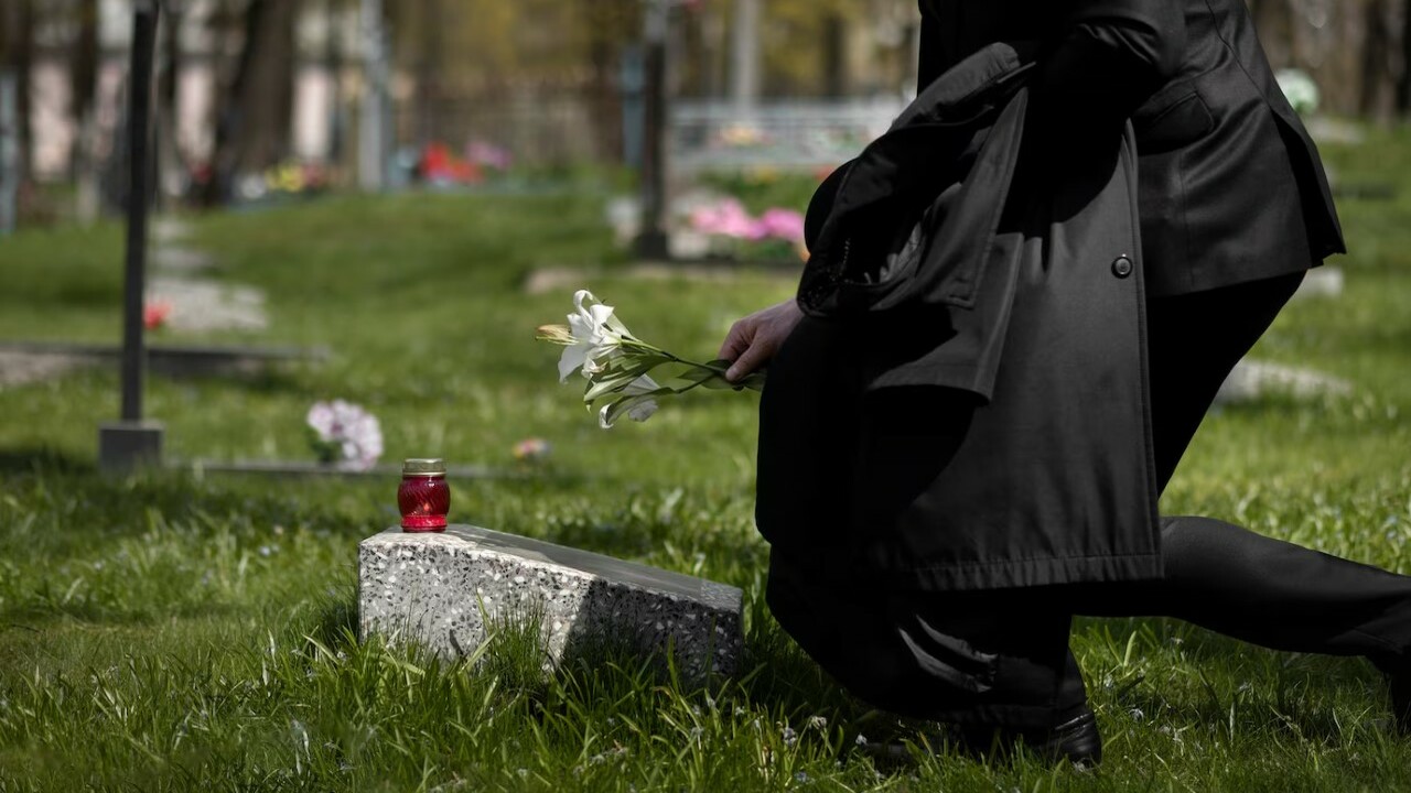 В РПЦ рассказали о привязке души умершего к его могиле Вопрос о связи души усопшего с местом его погре...