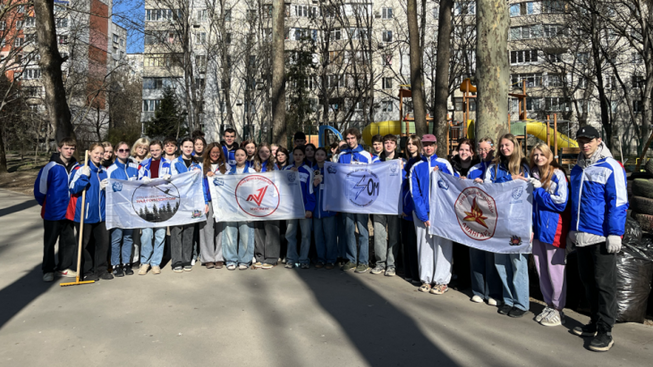 В Симферополе участники студенческих отрядов пр...