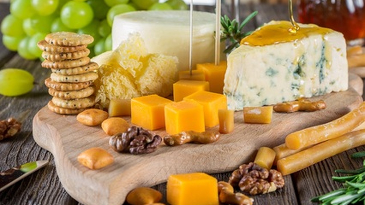 Голландский сыр под подозрением: Роскачество выявило фальсификат Российская система качества (Роскачество) прове...