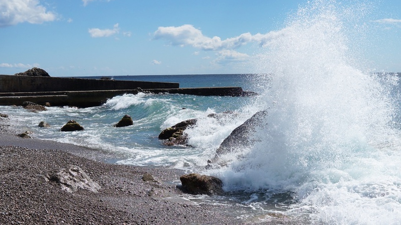 В акватории Керчи зафиксирован инцидент с участ...