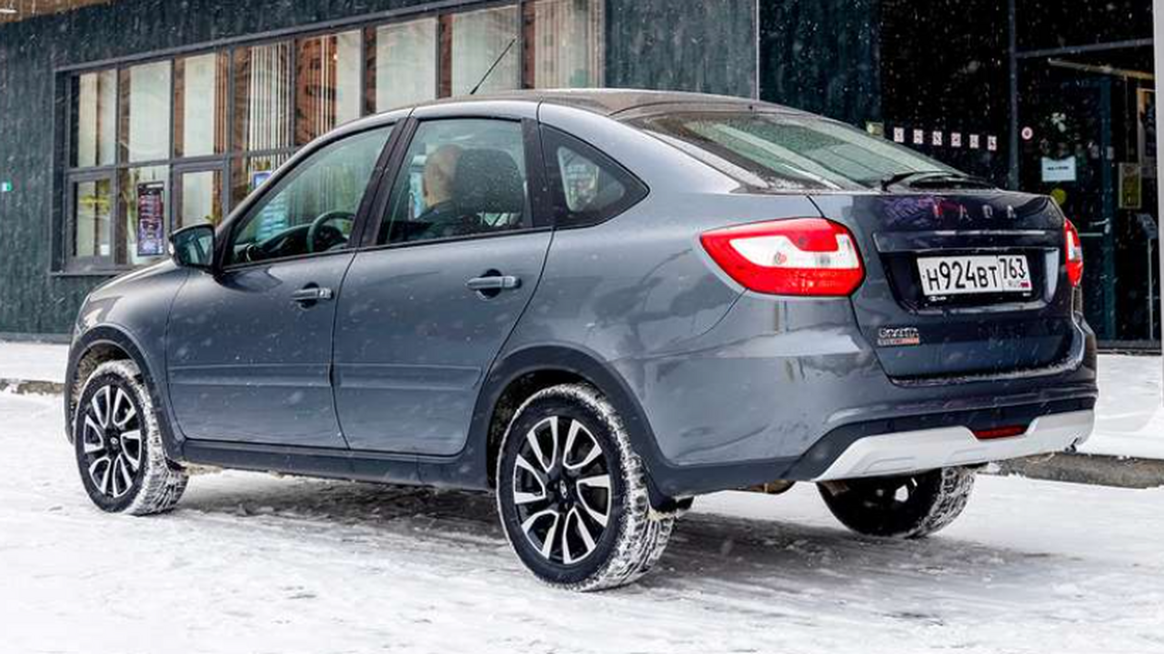 В линейке Lada Granta появился приподнятый лифт...