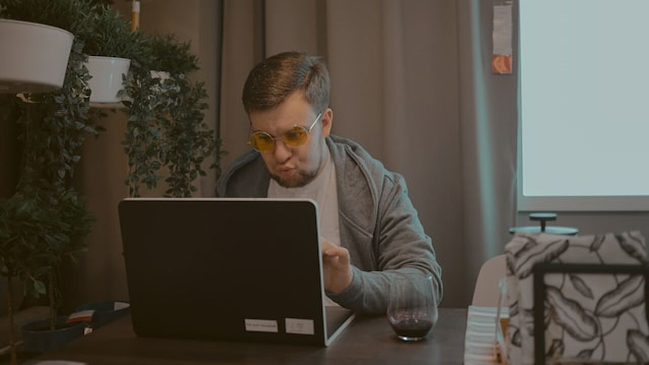 В России работа в праздничные и выходные дни по...