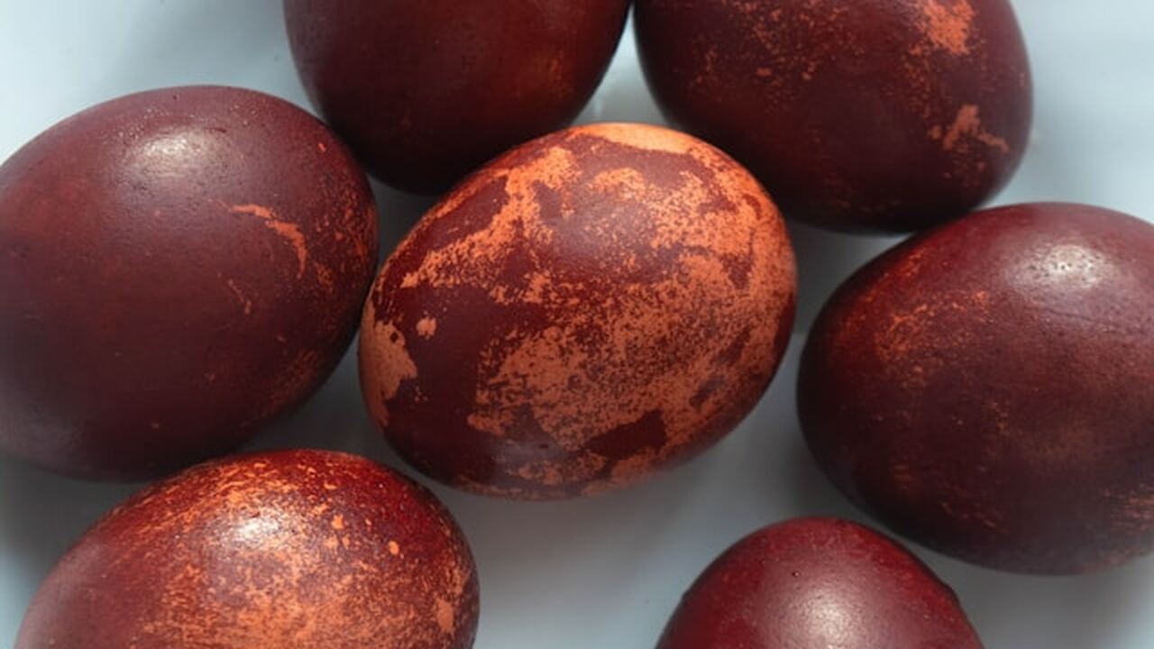 Вместо традиционного окрашивания яиц луковой ше...