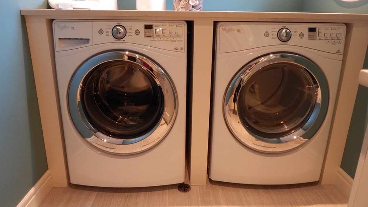 Стиралка «прыгает» по ванной: один трюк — и она стоит как влитая годами Часто во время цикла отжима стиральная машина н...