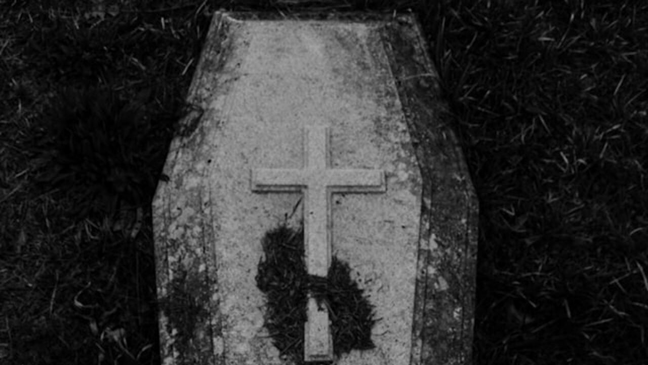 Фотографирование умершего во время похорон не и...