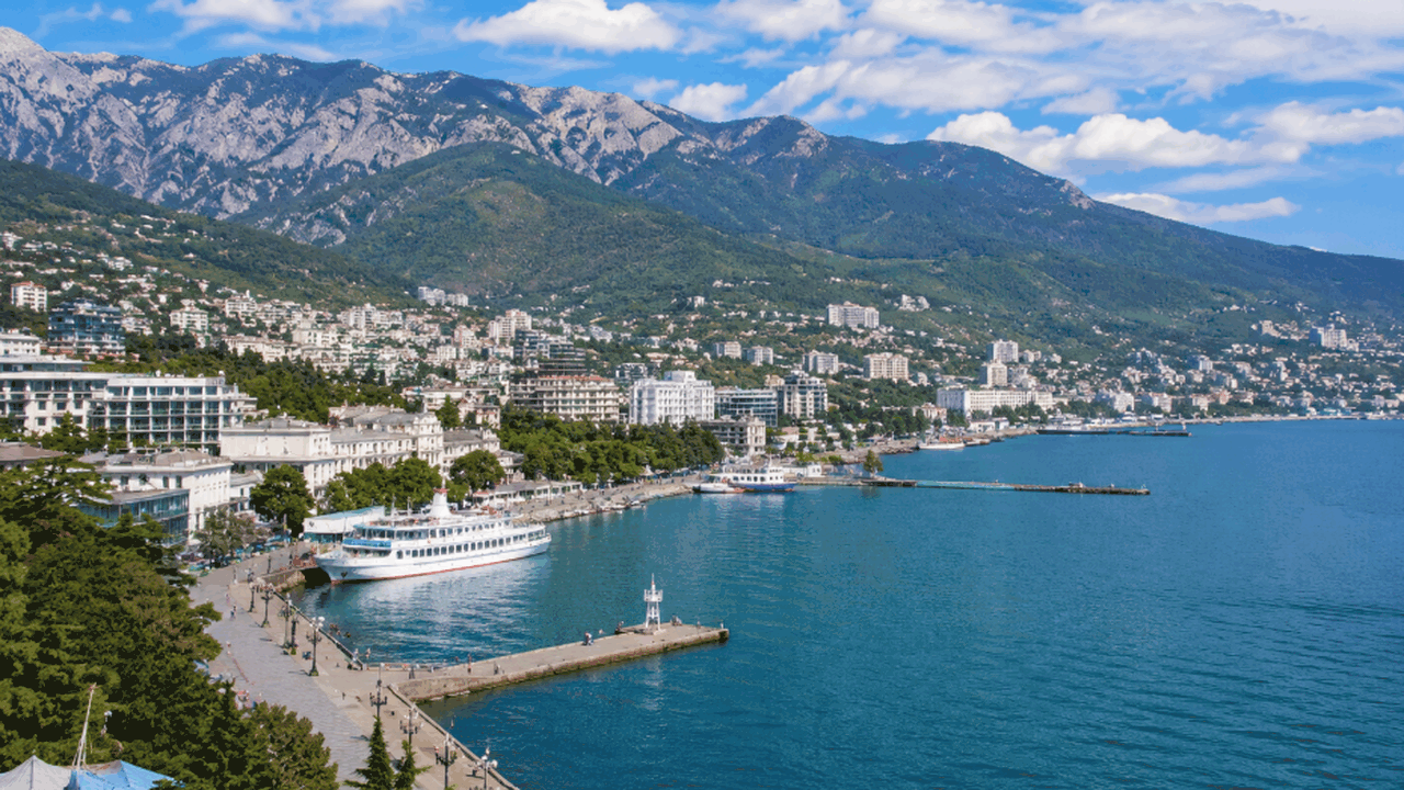 Ялта, Феодосия и Алушта вошли в топ-10 направлений для отдыха компаниями в июне Ялта, Феодосия и Алушта вошли в топ-10 направле...