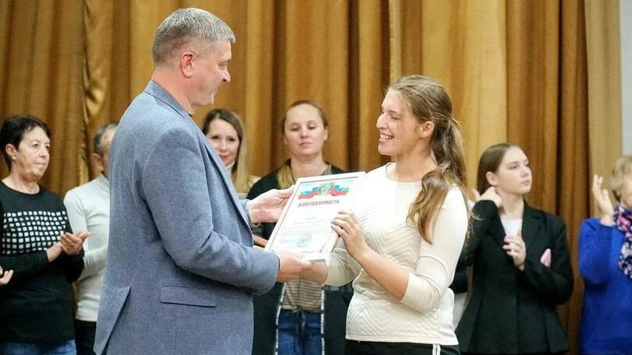 Волонтёров наградили в Евпатории перед профессиональным праздником В преддверии профессионального праздника, Дня д...