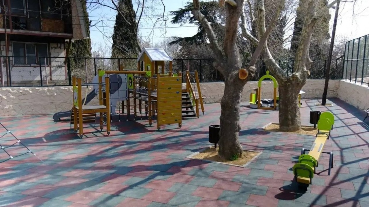 В Гурзуфе открыли детско-спортивную площадку площадью около 1 000 кв. метров В Гурзуфе ввели в эксплуатацию новую детско-спо...