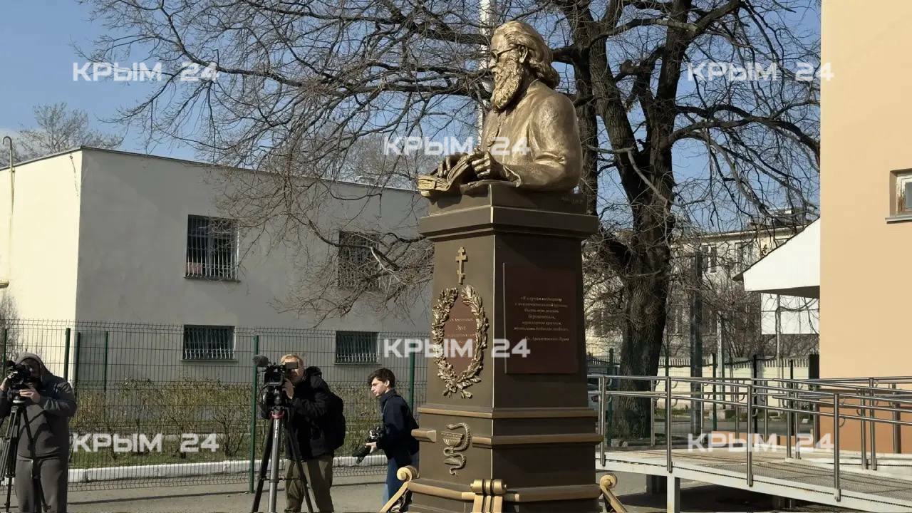 Симферополь почтил память Святителя Луки новым монументом В крымской столице состоялось открытие памятник...