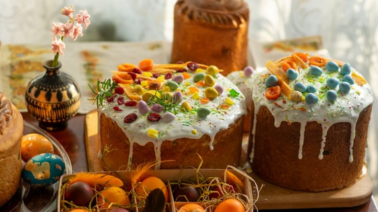 Продажу куличей до Пасхи назвали нарушением традиций В российских магазинах начали появляться куличи...