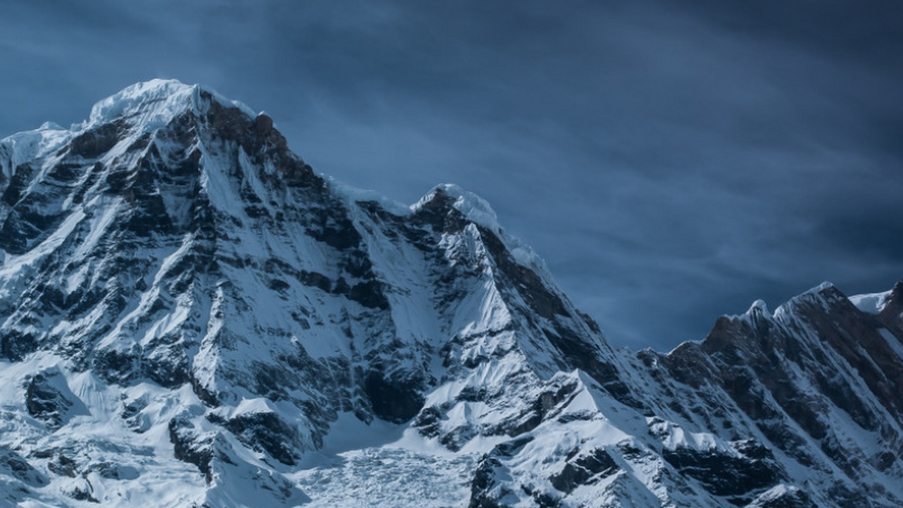 В горах Сент Элиас произошло землетрясение, которое вызвало сотни оползней Мощное землетрясение в горах Сент-Элиас спровоц...