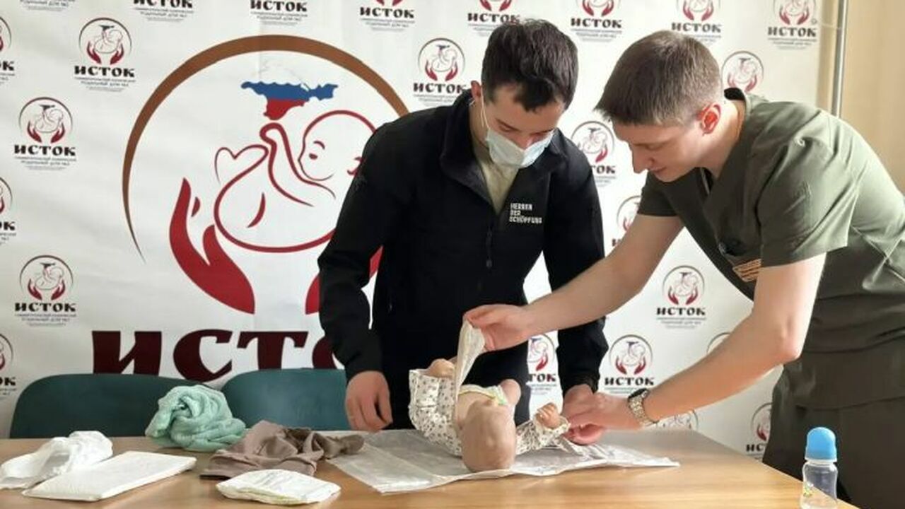 В роддоме Симферополя начала работать Школа ответственного отцовства В Симферополе открылась Школа ответственного от...