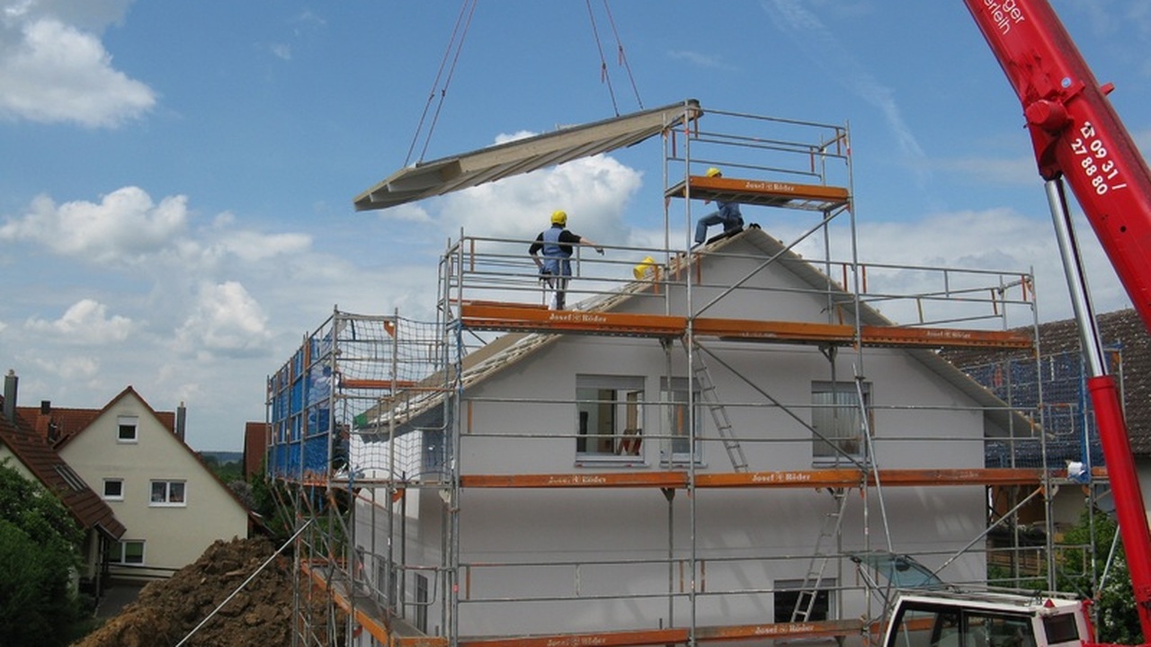 Мигрантам Крыма ограничат доступ к 84 видам работ в 2026 году В Республике Крым вводится запрет на привлечени...