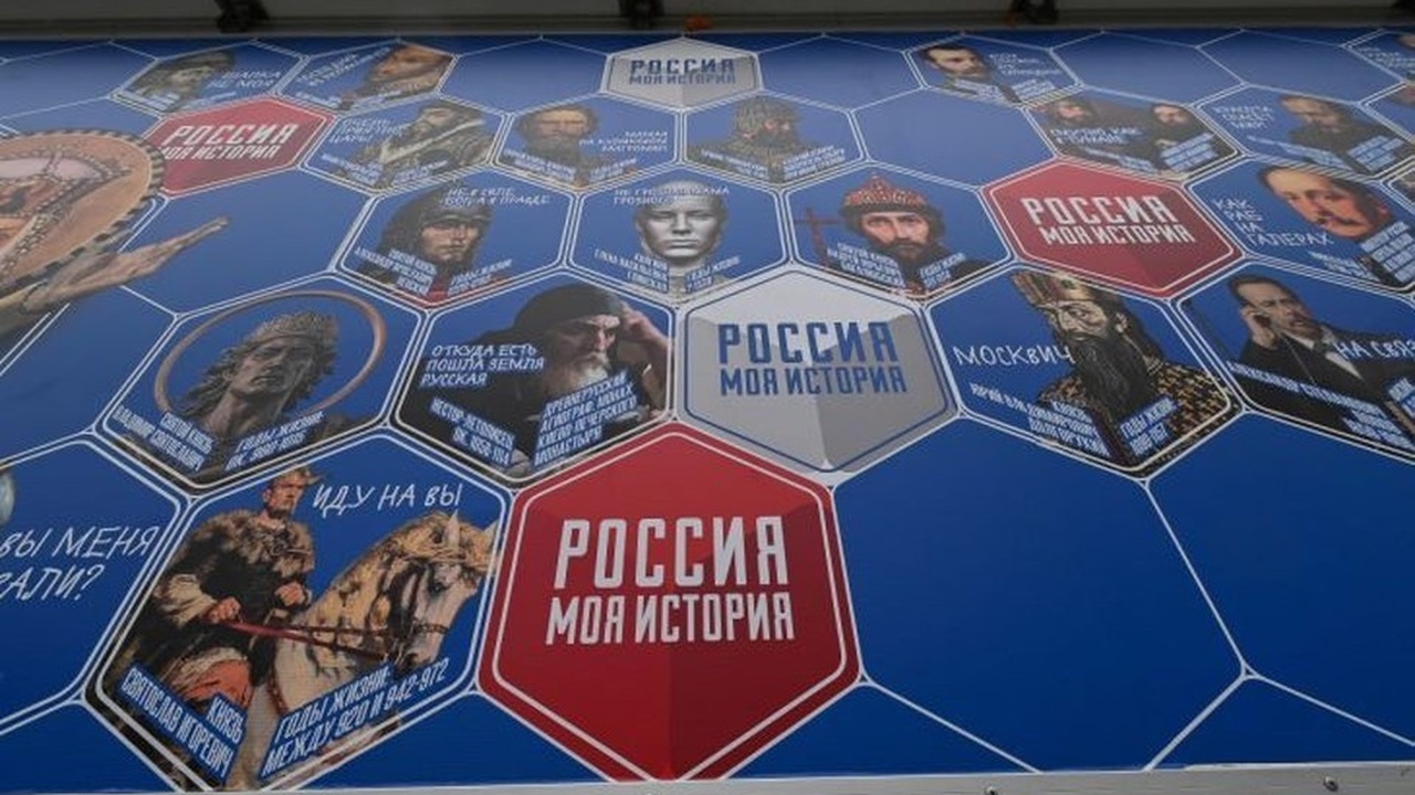 В центре Симферополя на площади Ленина с 4 апре...