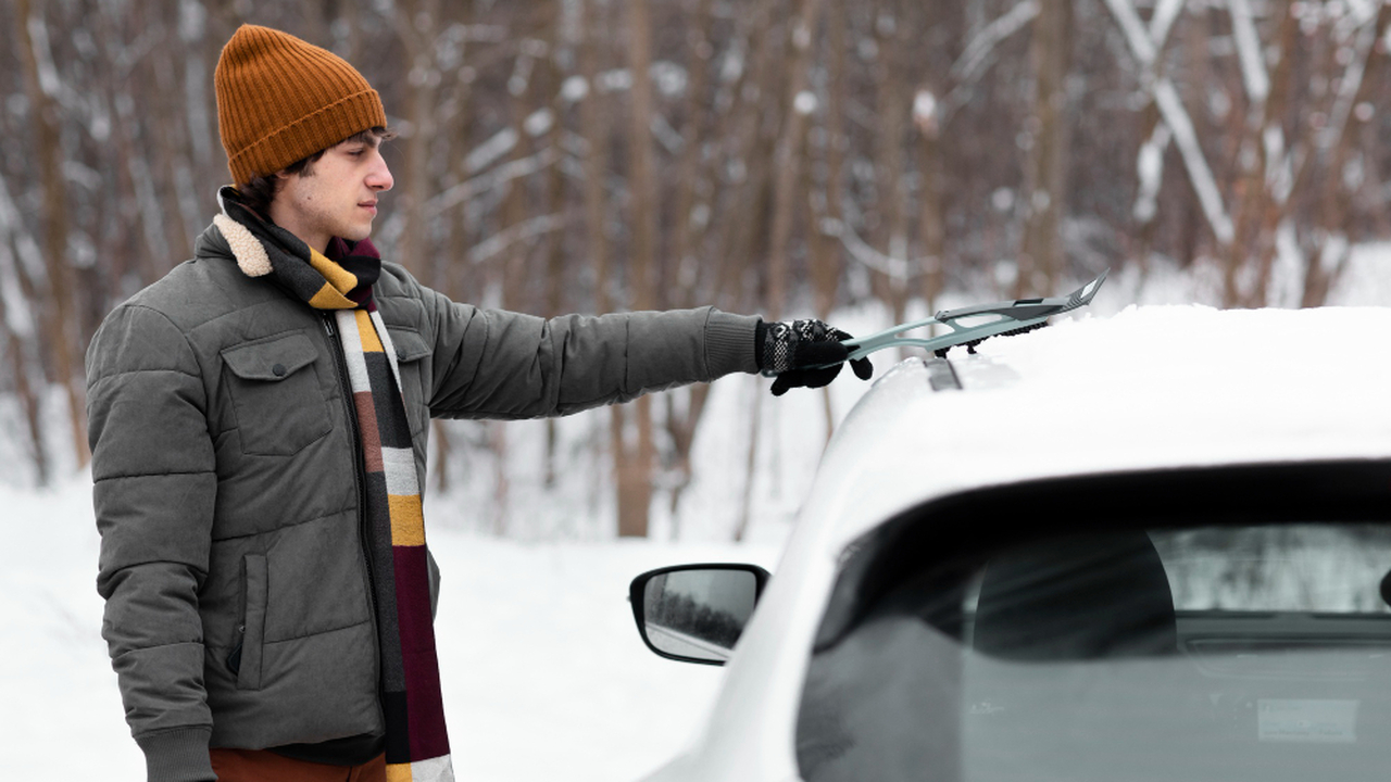 Машина в снегу грозит водителю штрафом: автовладельцы в шоке от новых правил В России вступили в силу новые правила, касающи...