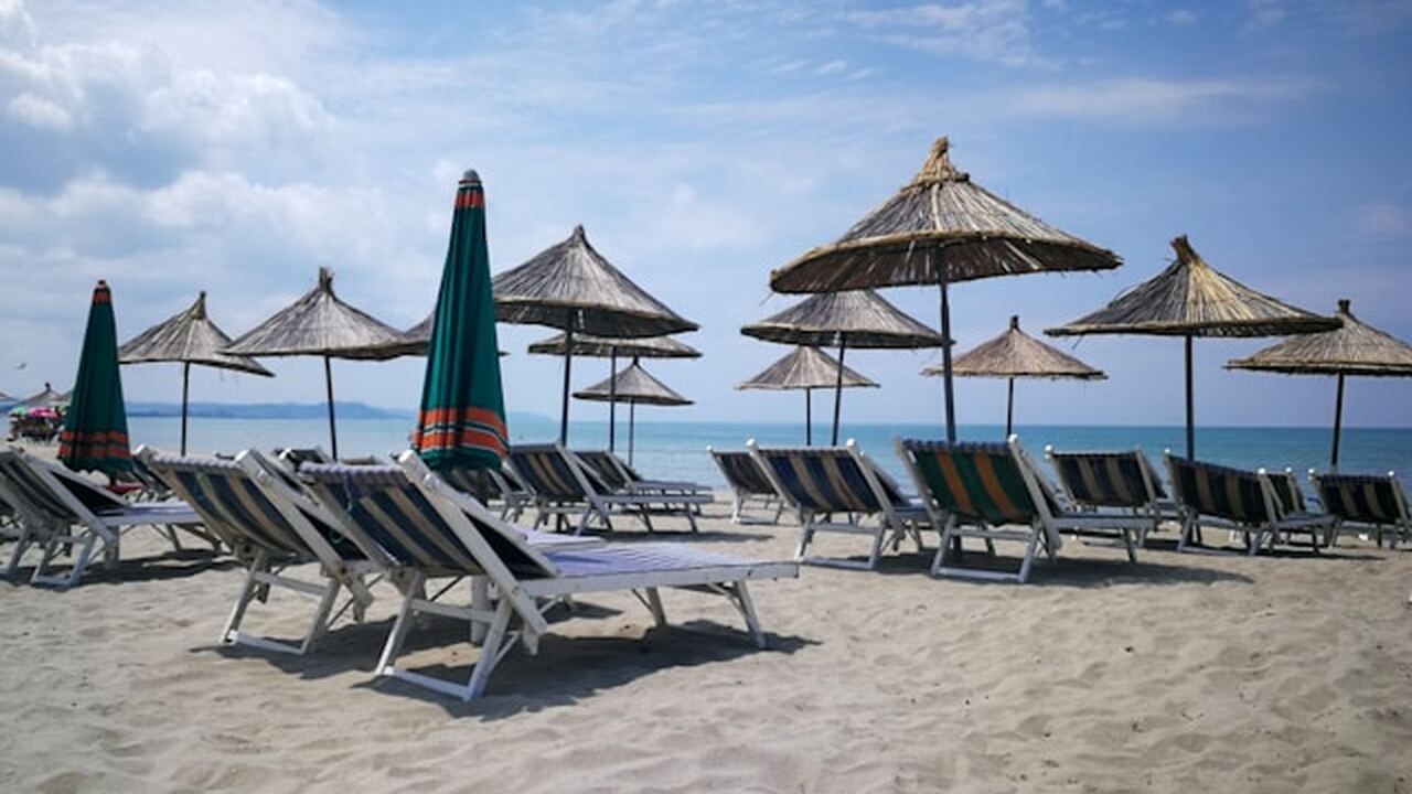 На популярных зарубежных пляжных курортах усили...