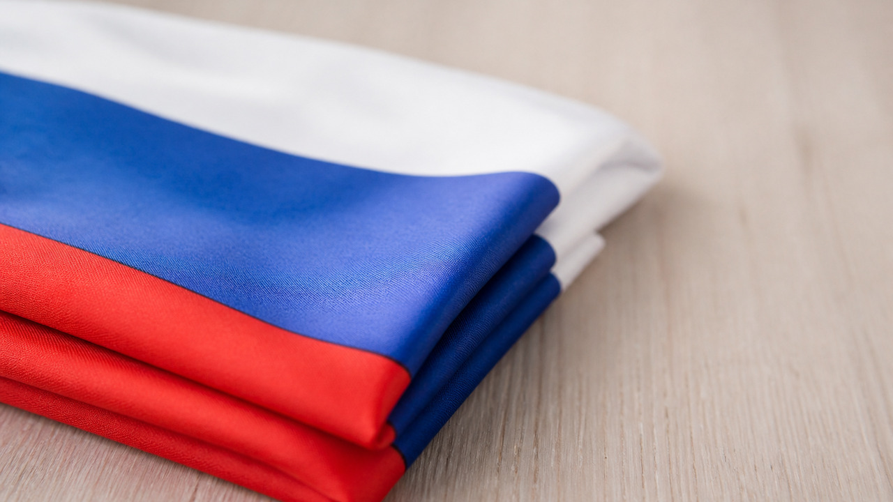 Симферопольские приставы пробежали 10 км по памятным местам в честь Дня флага Сотрудники ГУФССП по Крыму и Севастополю провел...
