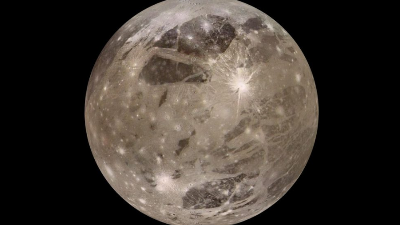 Планетологи продолжают изучать крупнейший спутн...