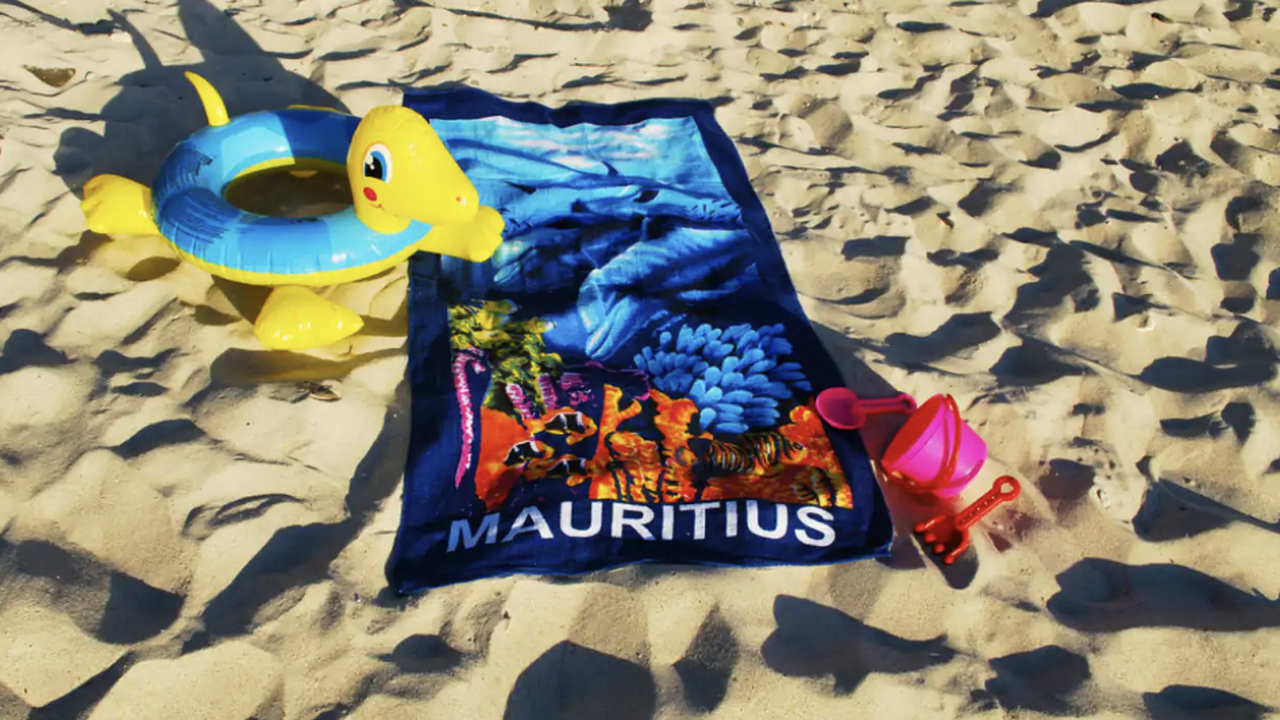 На популярных пляжах Европы начали наказывать т...