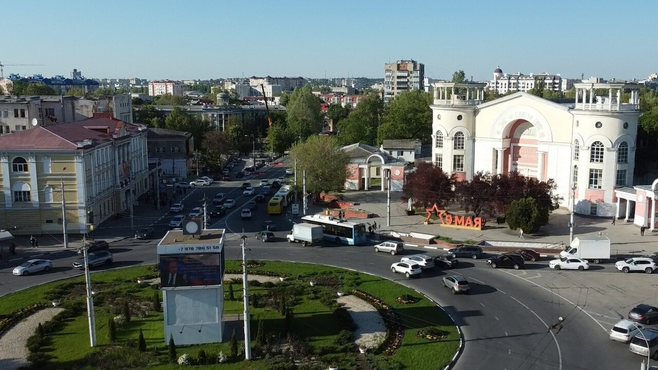 В Крыму уже заменили около 500 иностранных вывесок на русскоязычные В Крыму обновили примерно 500 рекламных вывесок...