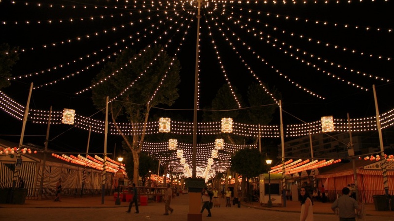 Новогодние украшения: новые правила и возможные штрафы С приближением новогодних праздников актуальным...