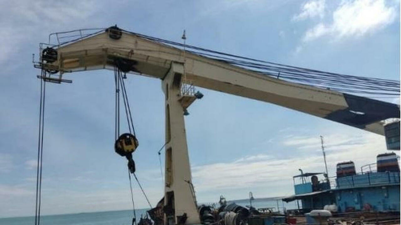 В порту Евпатории планируется поднять затонувши...