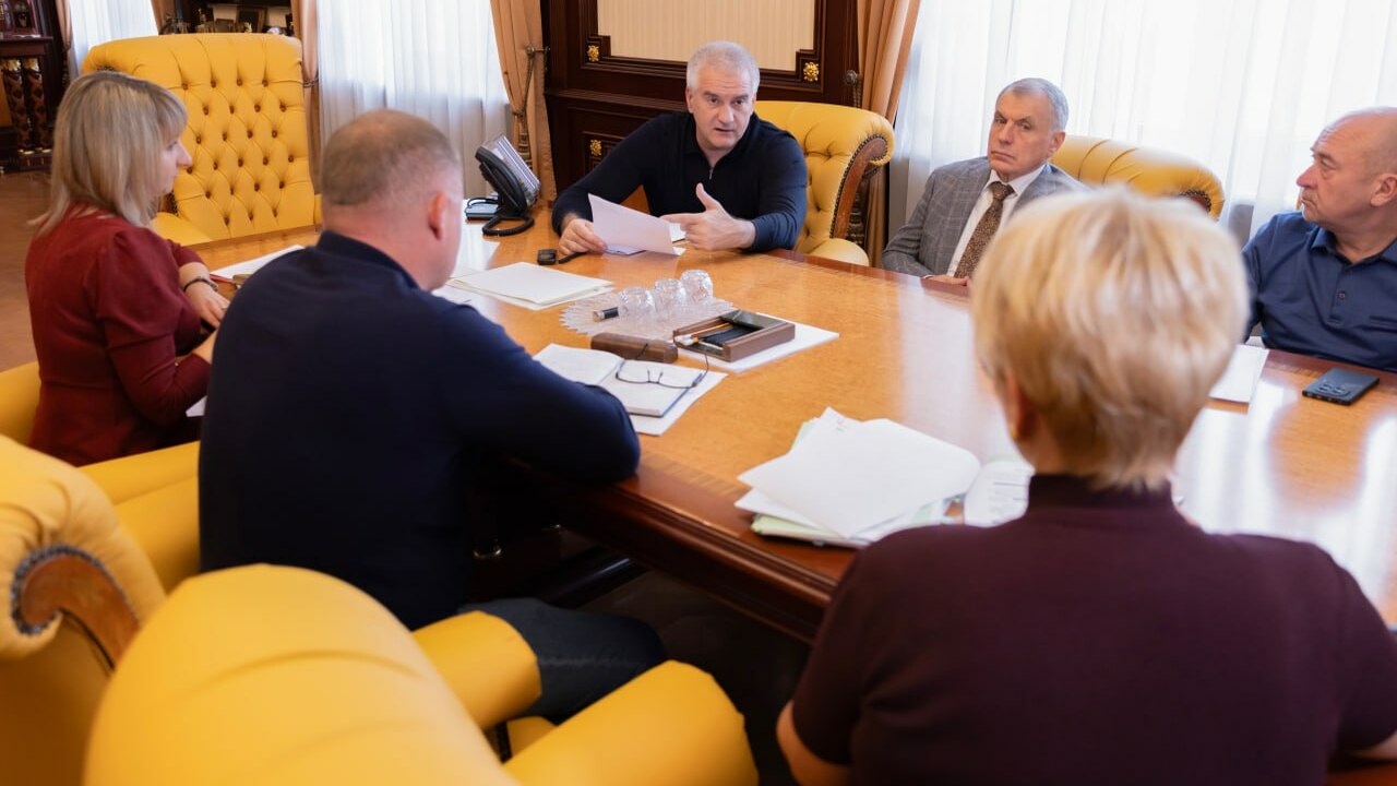 Власти Крыма усиливают контроль за работой упра...