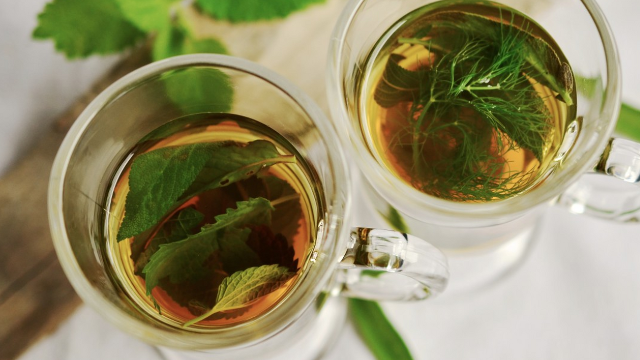 Регулярное употребление зеленого чая связано со...