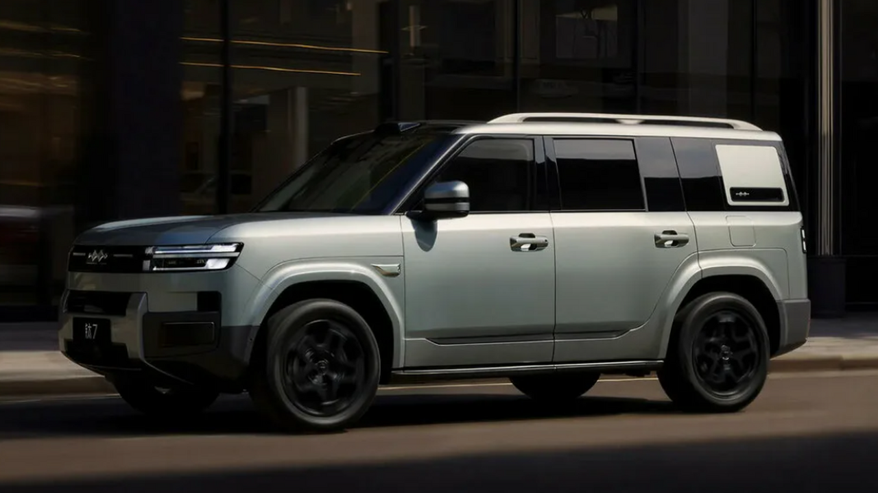 В России начали продавать рамный гибрид BYD Leopard Titanium 7 Габариты BYD Leopard Titanium 7 сопоставимы с L...