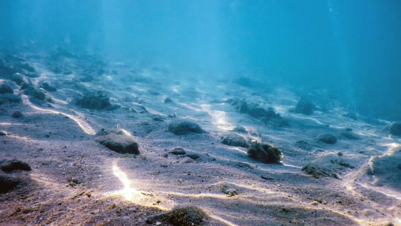 На дне одного из Великих озер США выявлен затон...