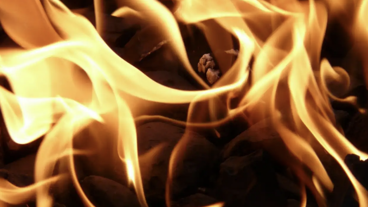 Схождение Благодатного огня в Иерусалиме ежегод...