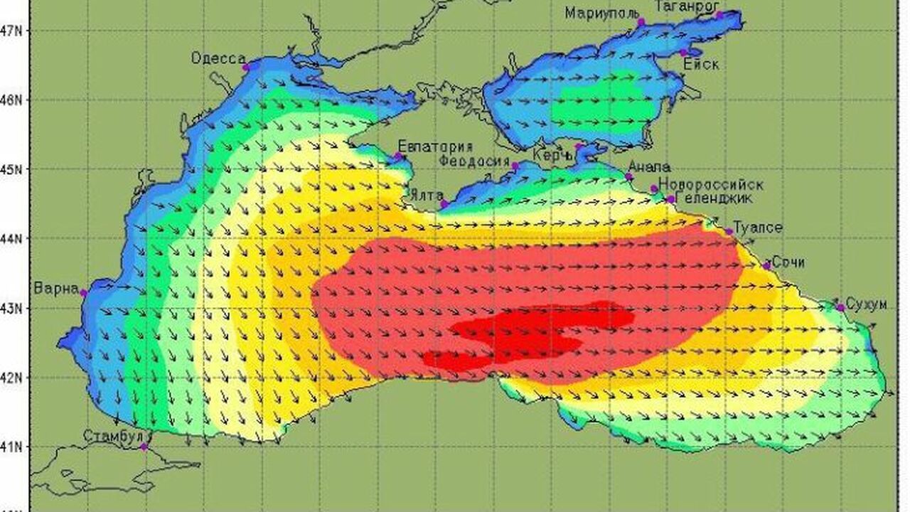 На Крымский полуостров надвигается мощная стихи...