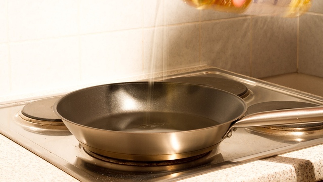 Восстановить первоначальный вид старой сковород...