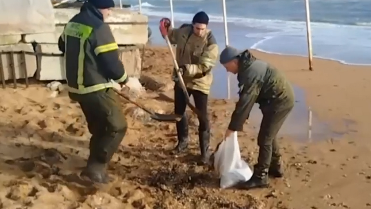 По данным МЧС, первый участок протяжённостью ок...