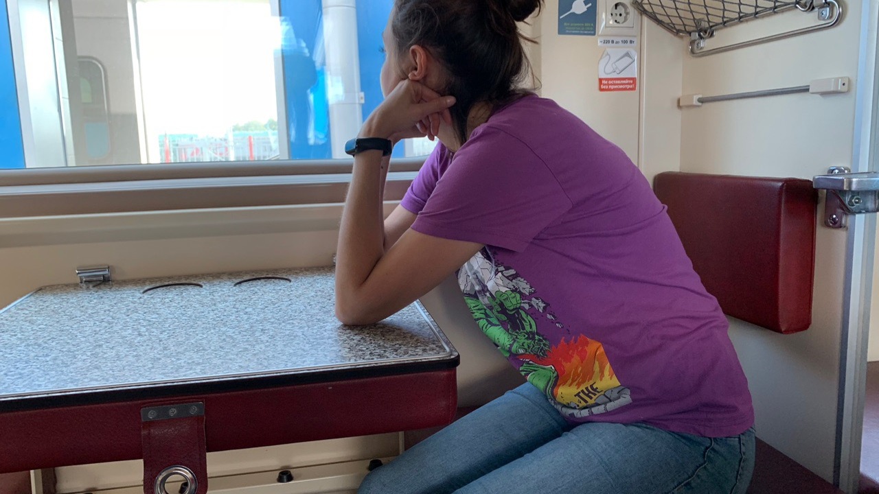 Едете в поезде и столкнулись с просьбой уступит...