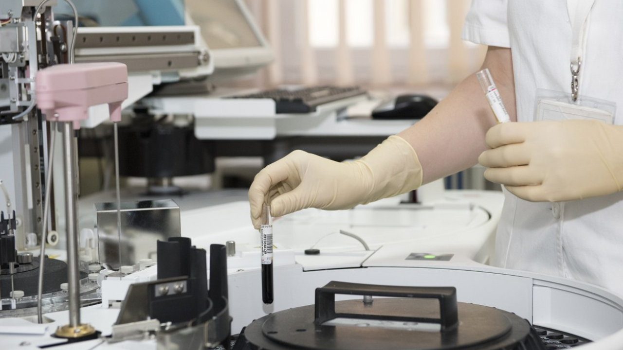 Учёные разработали микрофлюидное устройство с м...