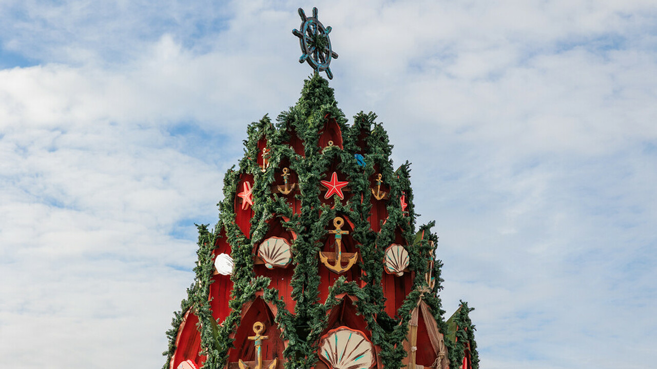 В Крыму открылась «Главная морская ёлка» В Крыму началось празднование Нового года с отк...
