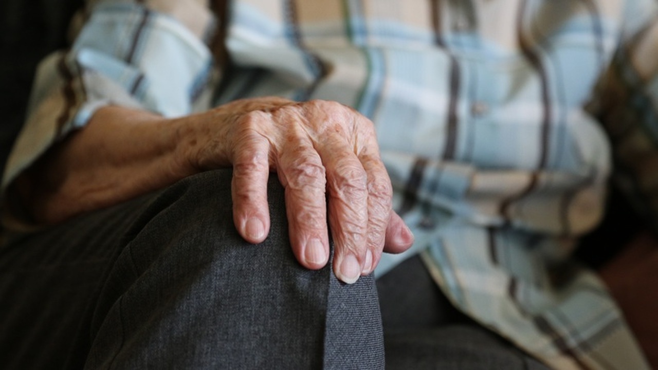 Российские пенсионеры в конце 2025 года получат...