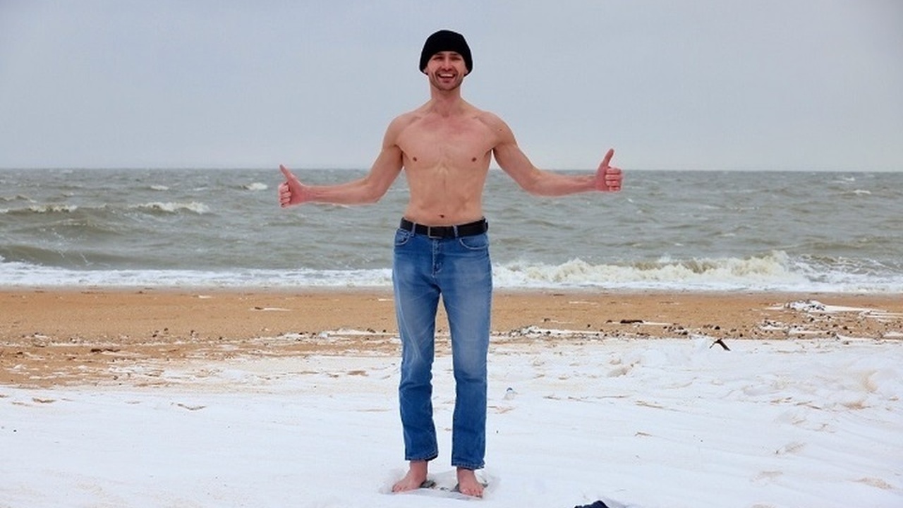 Снежный циклон, державший Крым в плену непогоды...