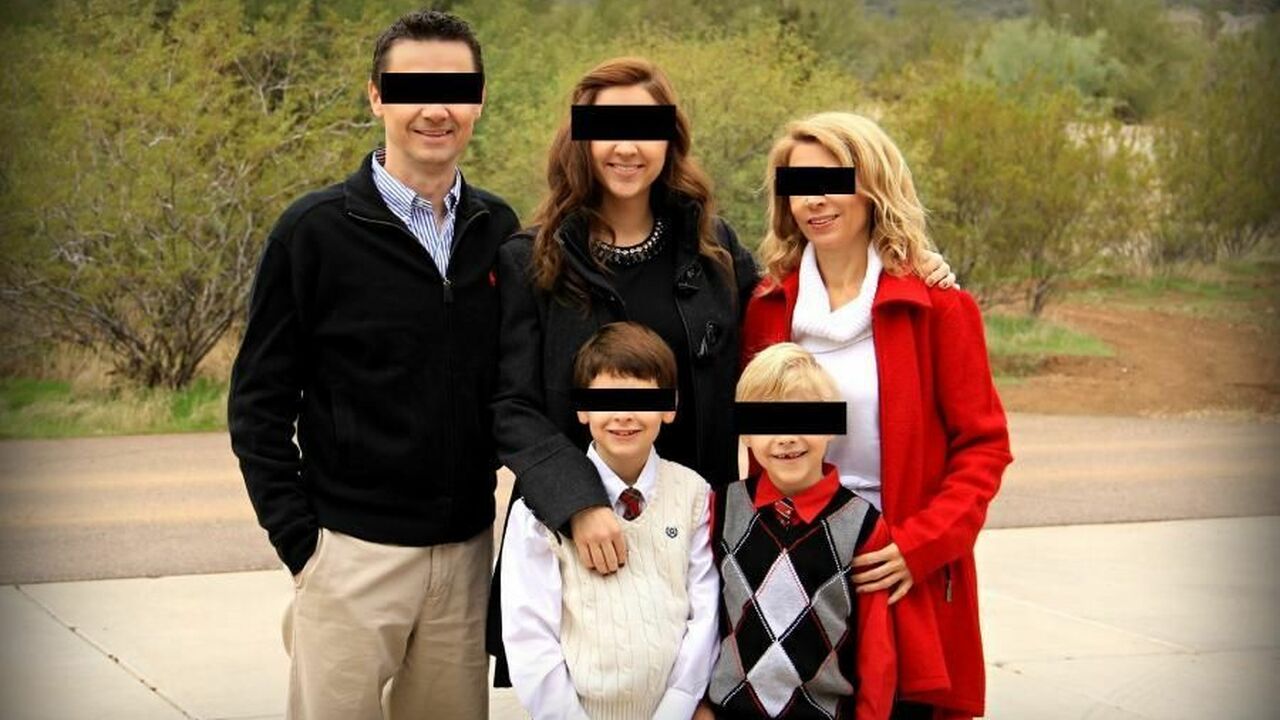 ла на его странице в соцсетях фотографии жены и...