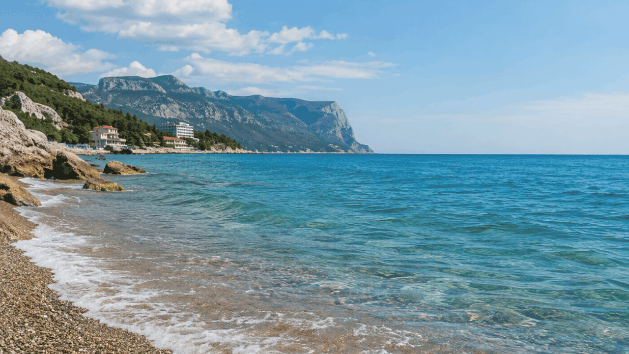 В Крыму морская вода прогрелась до комфортных т...