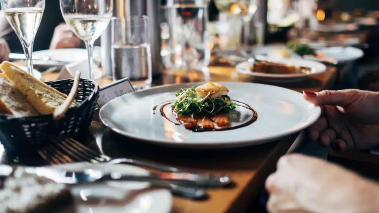 Часть российских туристов сообщила о решении пр...